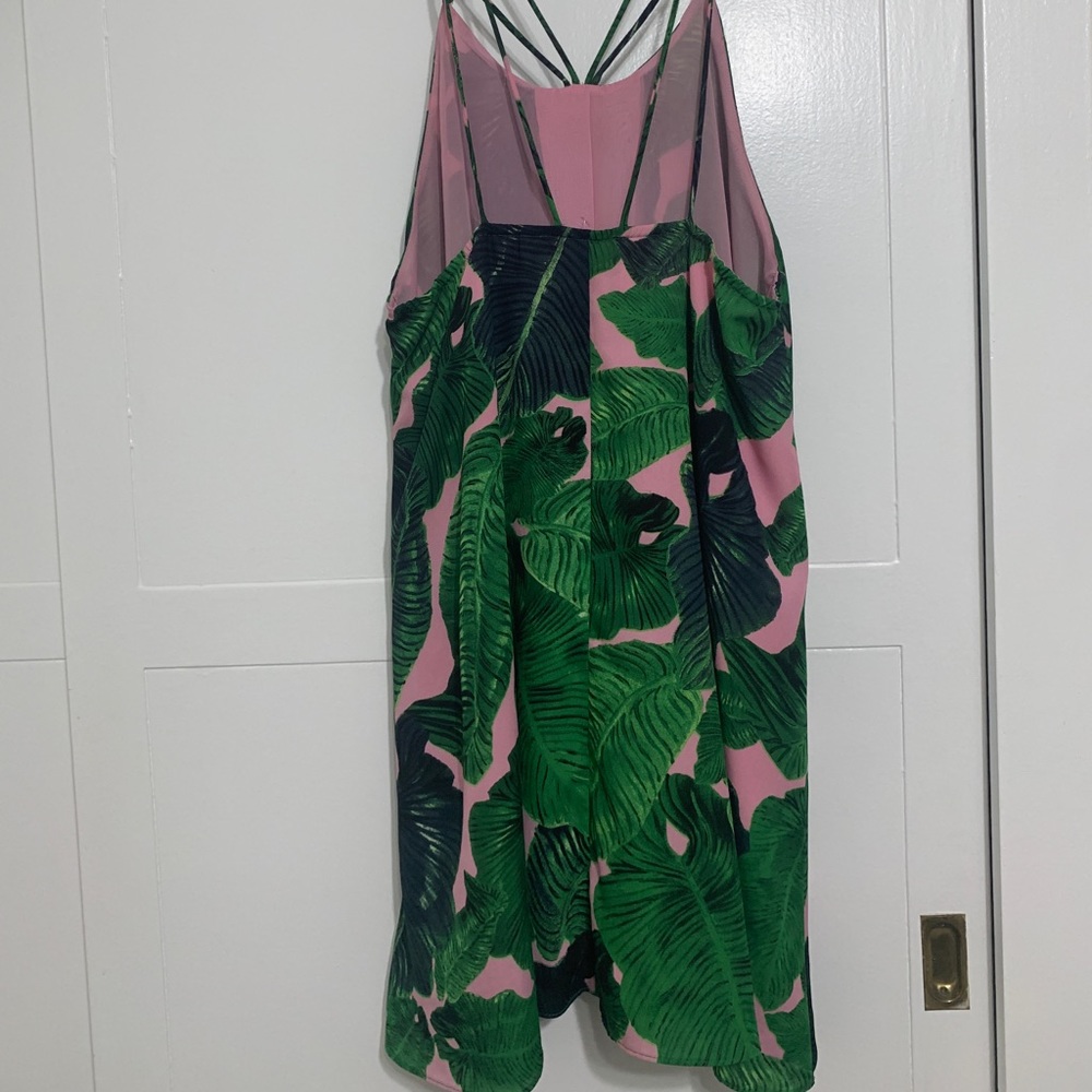 Flowy sleeveless dress With palm leaves - Picture 2 of 4